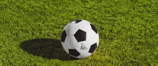 谈球吧官方网站社区内用户发布的精彩赛事评论与复盘内容展示